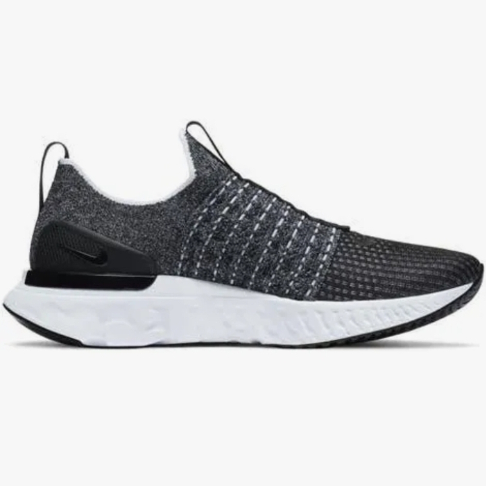 Nike Womens Black and White Flynit Phantoms Running Shoes 7 1/2 New Without Tags
